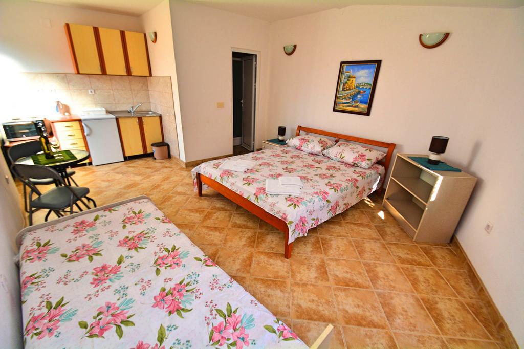 Kjara Apartments Tivat Eksteriør billede